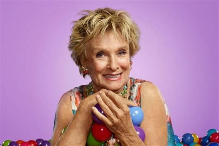 
Find Out Where Are All Of Cloris Leachman’s Children Now
