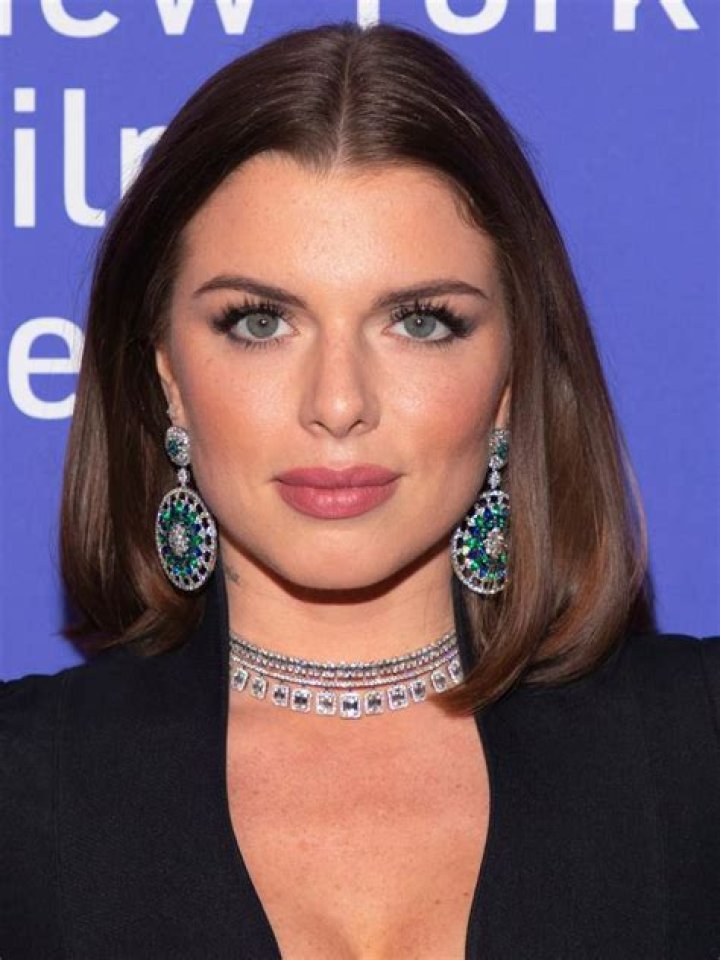 Is Julia Fox Trans? Sexuality Partner And Gender