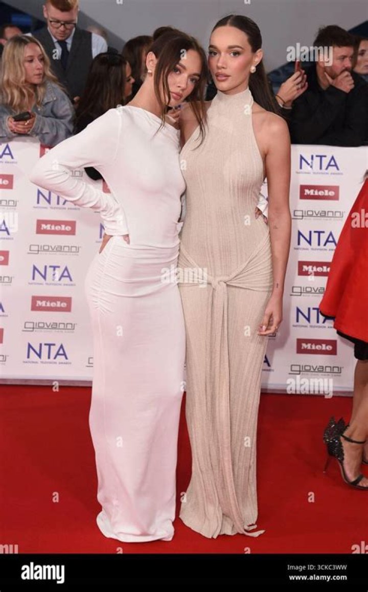 Phoebe Tomlinson Age, Height, Birthday, Middle Name